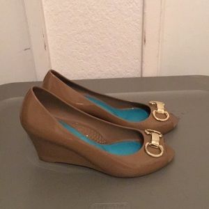 Okab peep toe wedge sz8